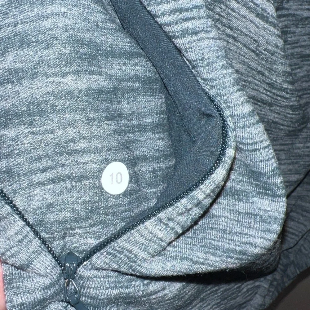 lululemon athletica size 10